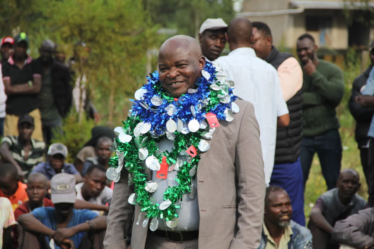 Dr. Michael engaging residents of Chebunyo in Chepalungu during a meet the people tour recent. His deep pockets has attracted attention in Bomet as next election nears. Photo/Courtesy