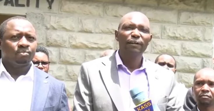 Bomet Municipal Manager Davis Langat and his Sotik Counterpart Benard Ngeno while addressing the press after a meeting where they reveal ow county was being fleaced of more than Sh800 million in revenue theft. Photo/Kimagata Marindany