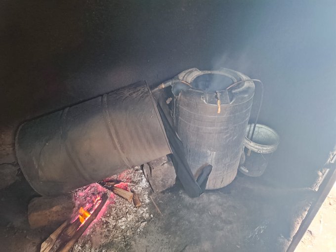 A Photo showing brewing materials and equipment recovered during a police crackdown on suspected illicit alcohol production in Misuuni Village, Machakos County, on August 15, 2026. PHOTO/@NPS-KENYA